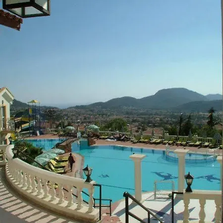 Royal Park Artemisia Club Otel 2*